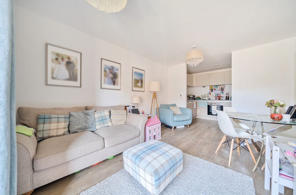 Property photo 2 of 11 22-68235F518F643-...