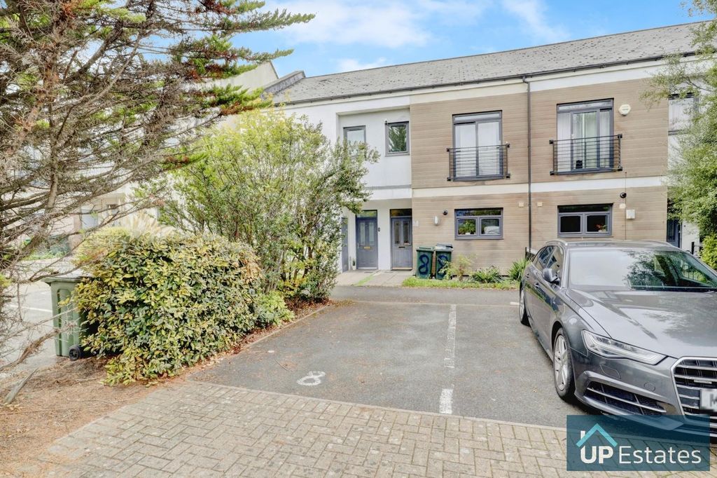 Property photo 1 of 14 Front Aspect