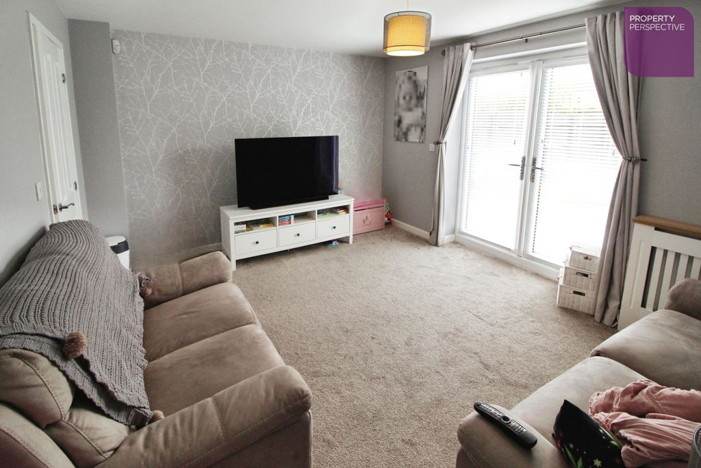 Property photo 2 of 11 Lounge