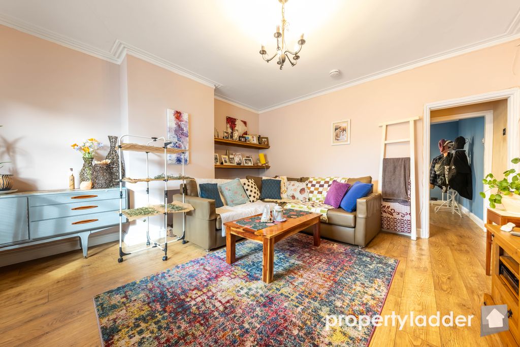 Property photo 3 of 10 Pl