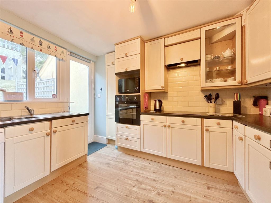 Property photo 3 of 20 Kitchen.Jpg