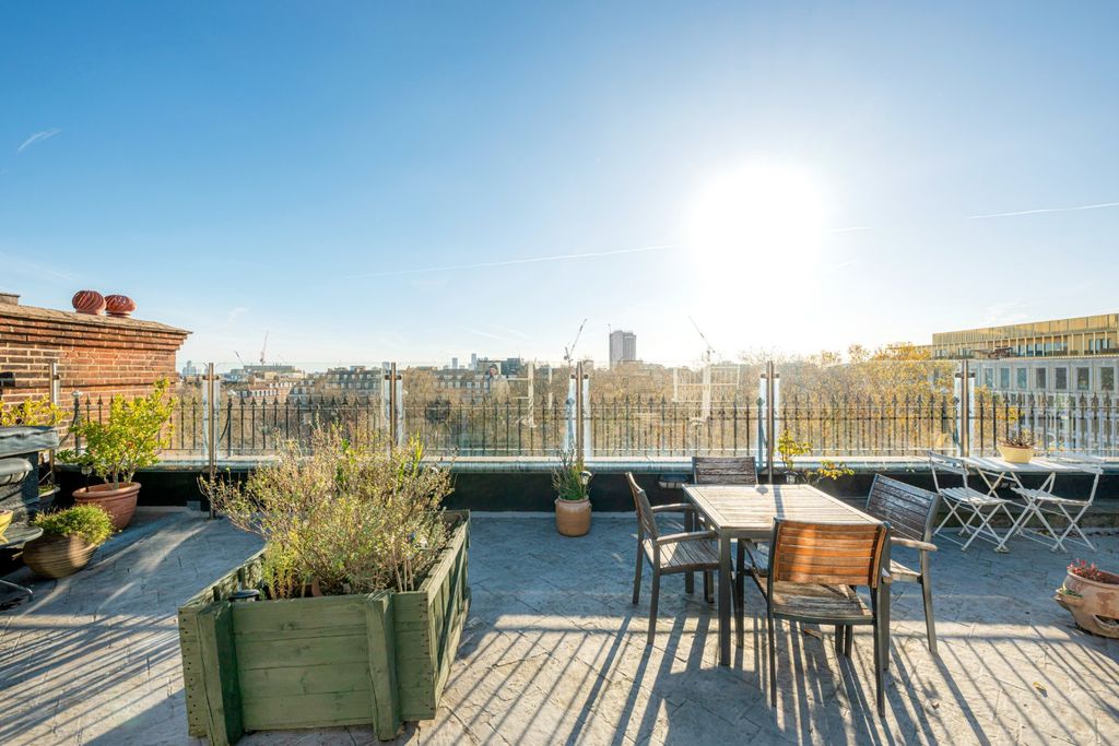 Property photo 2 of 22 Terrace