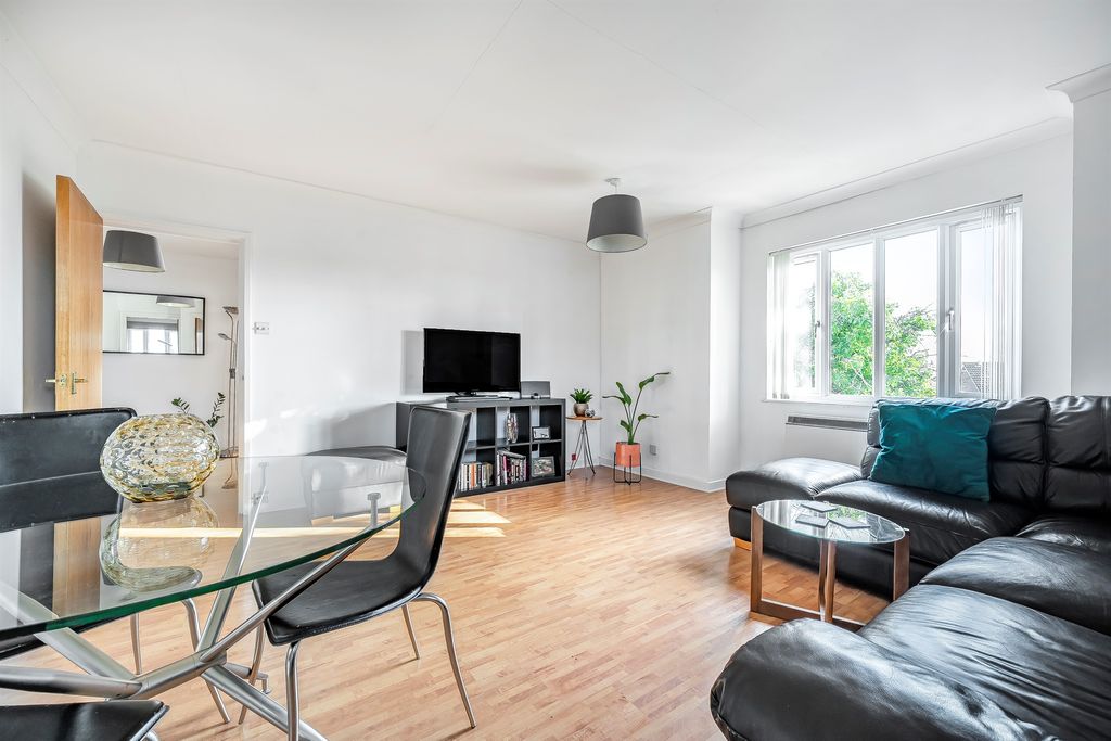 Property photo 3 of 12