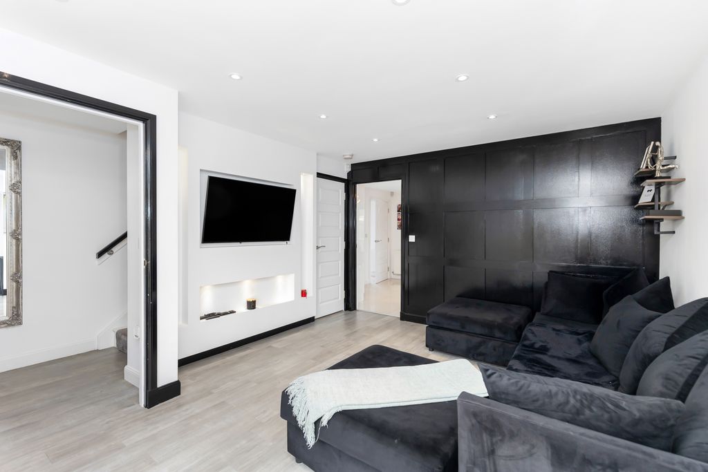 Property photo 3 of 19 Property Image 3