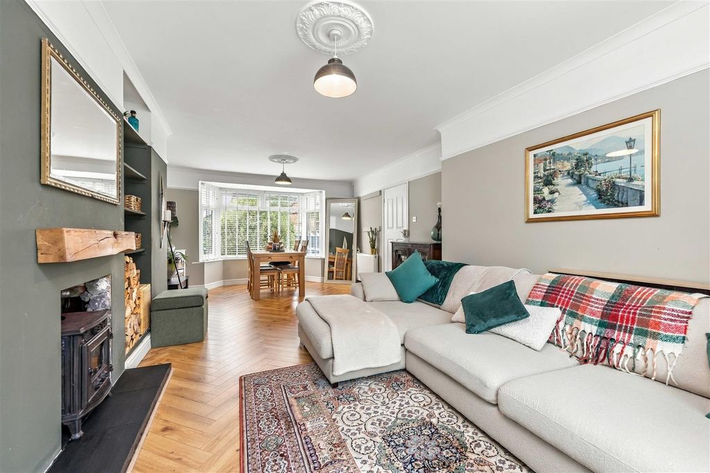 Property photo 3 of 30 29 Forest End, Waterlooville-Small-Porticomarketin