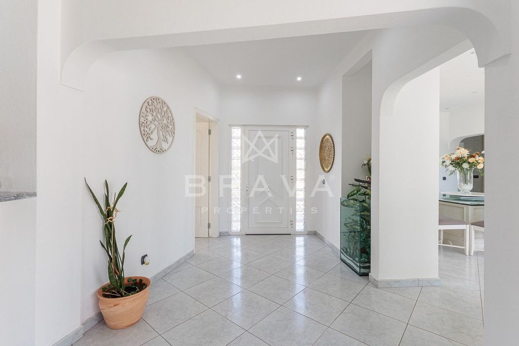 Property photo 3 of 49