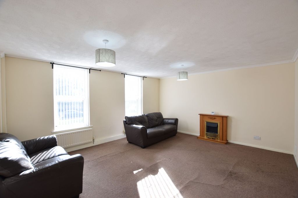 Property photo 2 of 7 Living Room