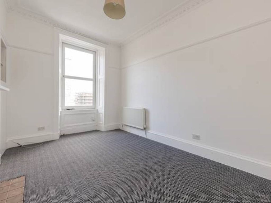Property photo 2 of 12 80653_Salamanderst-003