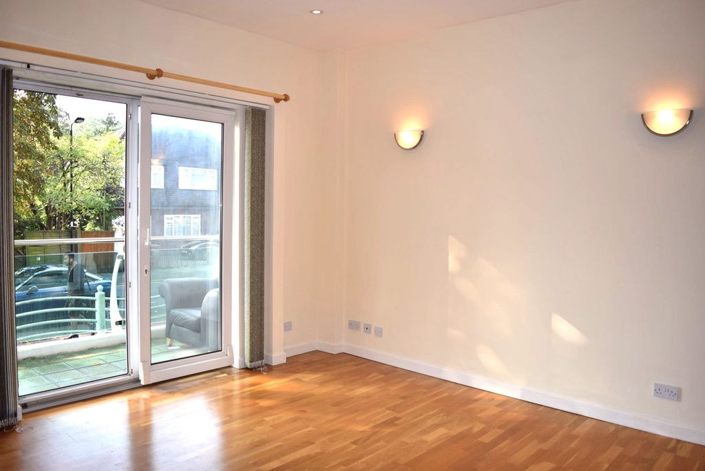 Property photo 2 of 8