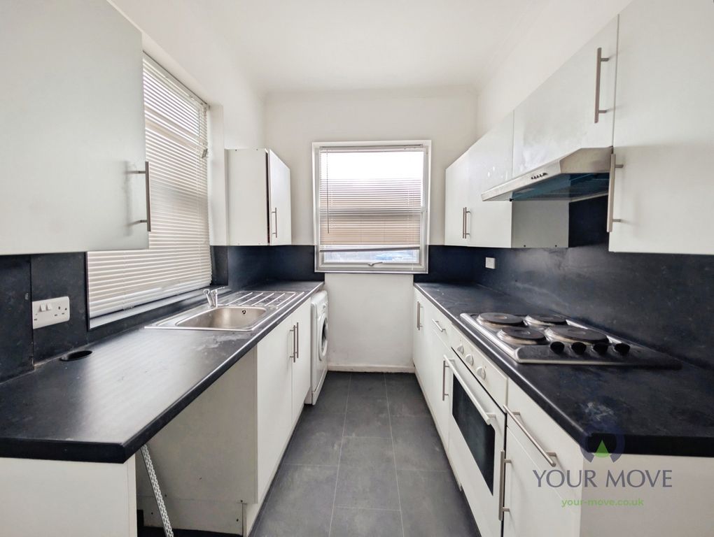Property photo 3 of 7 Kitchen