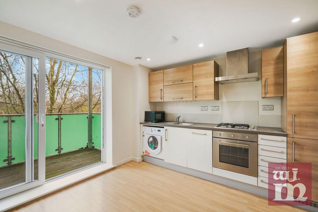 Property photo 3 of 9 Kitchen