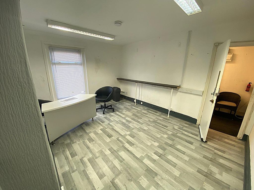 Property photo 3 of 4