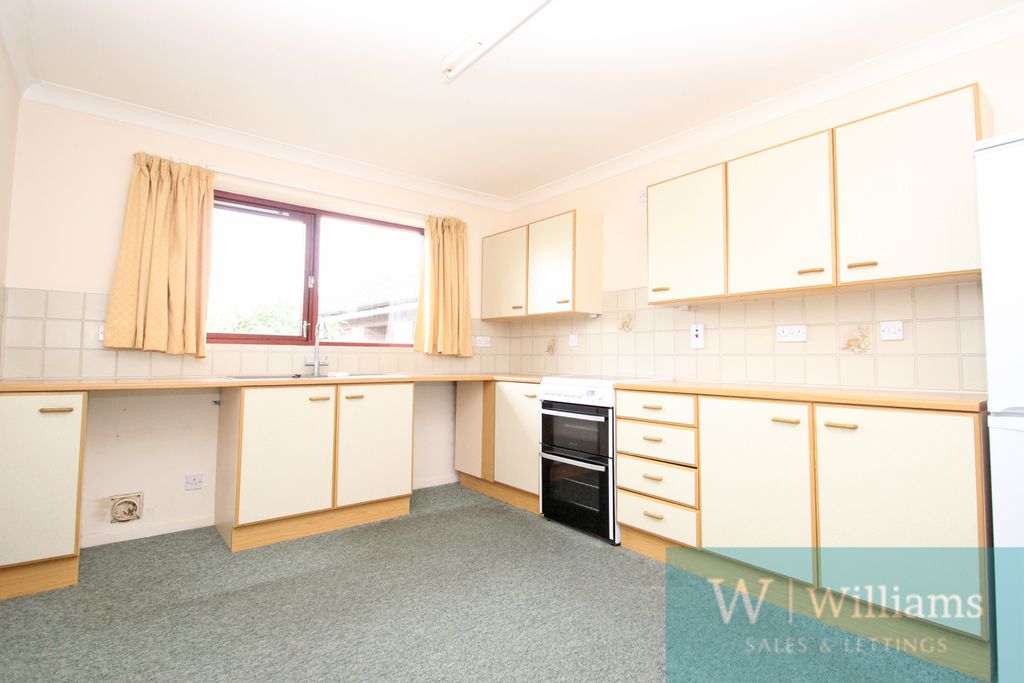 Property photo 3 of 8 Kitchen