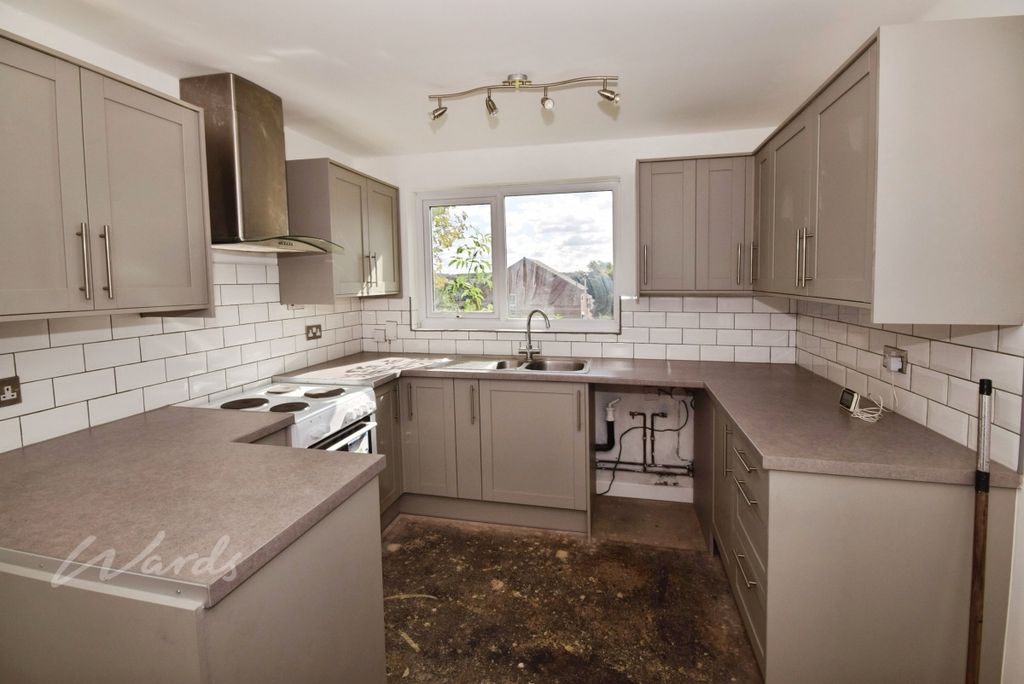Property photo 2 of 9 Ryde Kitchen 1
