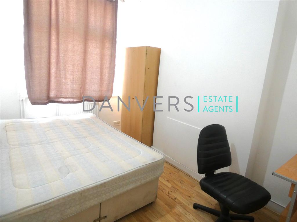 Property photo 2 of 6 P1120382.Jpg