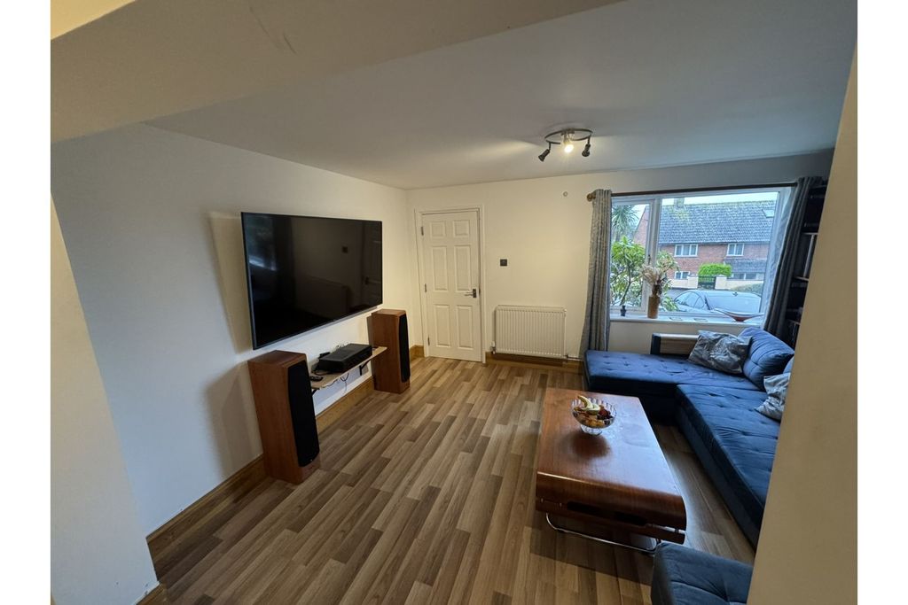 Property photo 3 of 44 Lounge