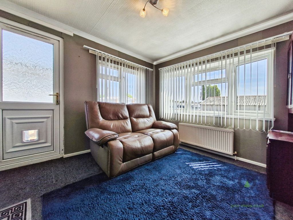 Property photo 2 of 16 Lounge