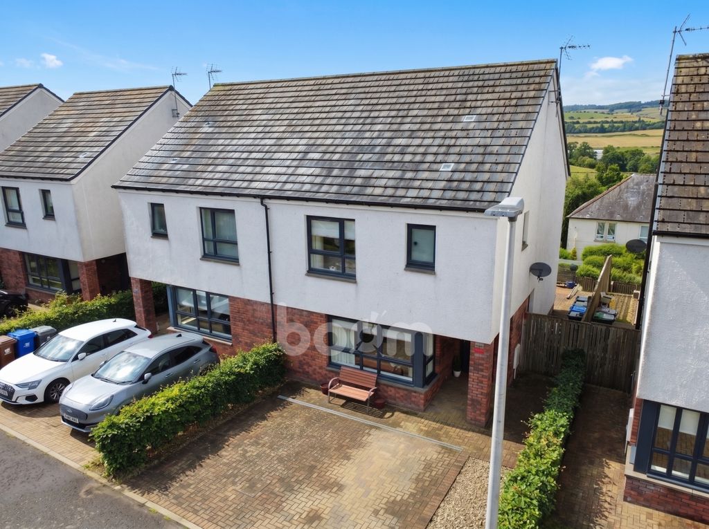 Property photo 1 of 28 Midton Circle, Howwood External One