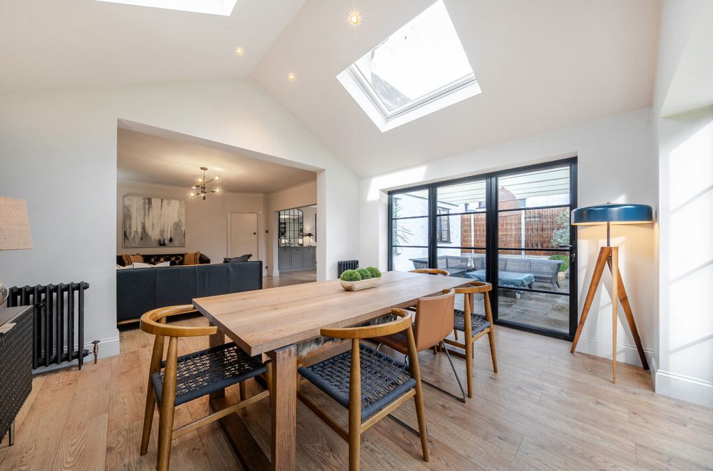 Property photo 2 of 33 1401464-21-697207...