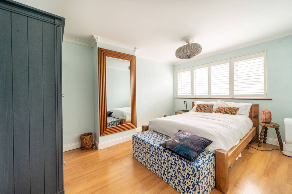 Property photo 2 of 38