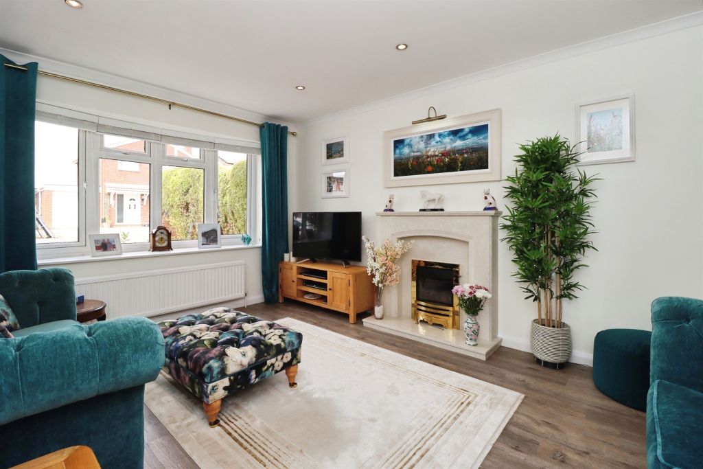Property photo 3 of 27