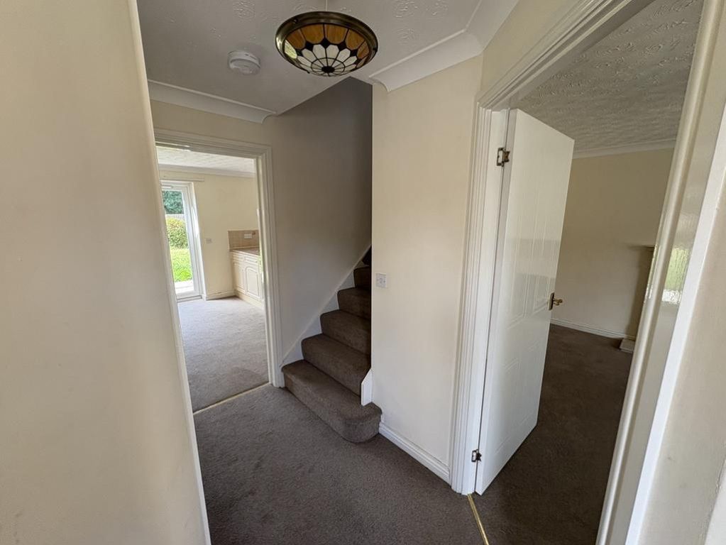 Property photo 2 of 11 Entrance Hall