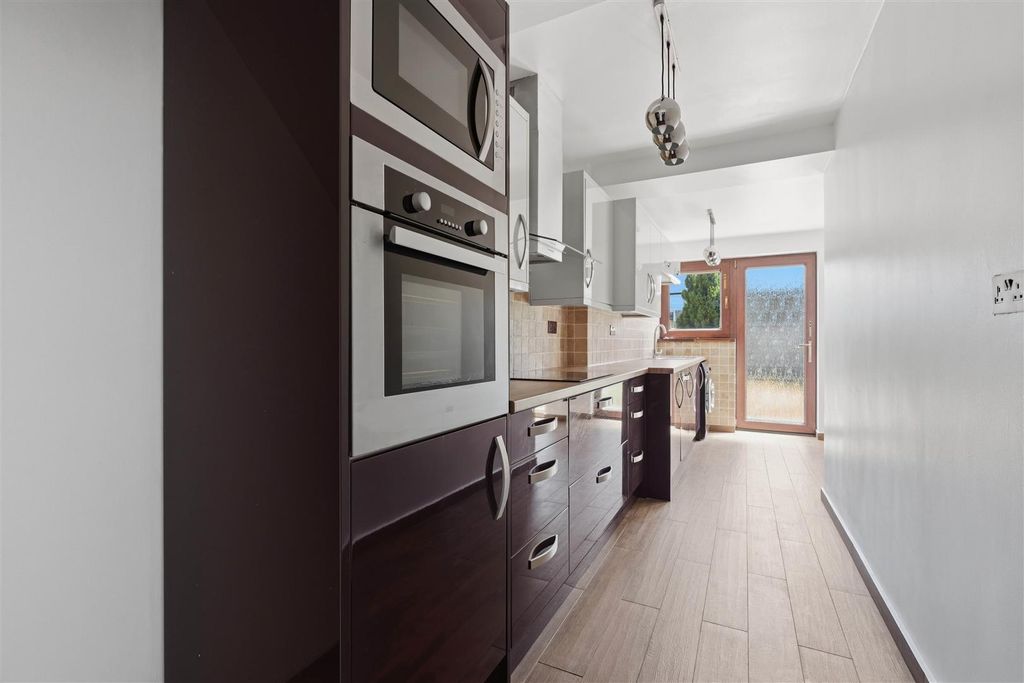 Property photo 3 of 19 Kitchen A.Jpg