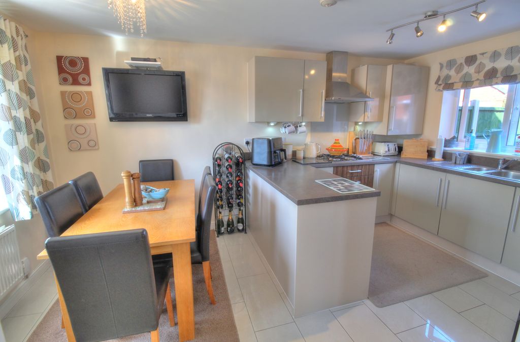Property photo 3 of 25 Kitchen Diner