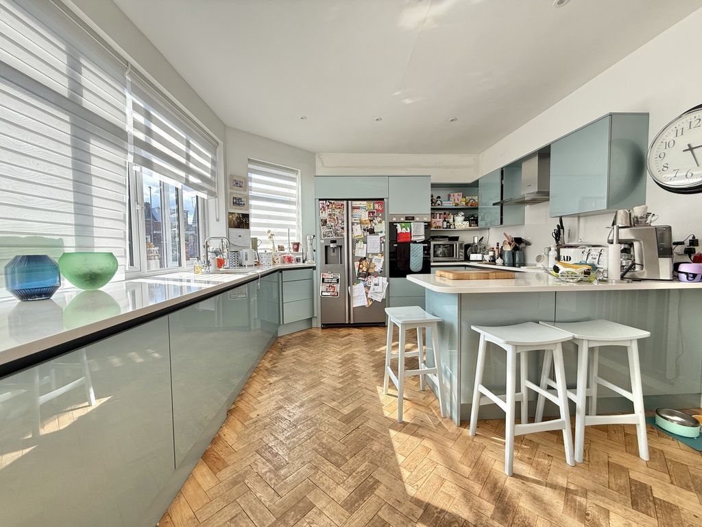 Property photo 2 of 23 Photo 7