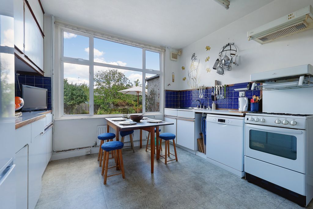 Property photo 2 of 14 Kitchen