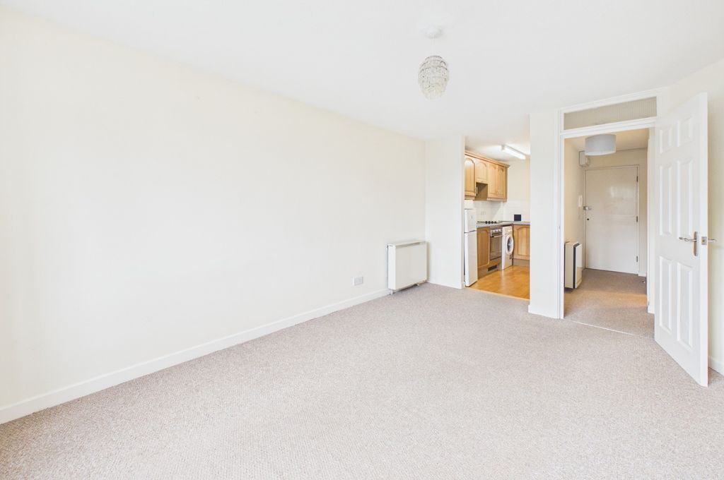 Property photo 3 of 12 Cam02545G0-Pr0576-Still006