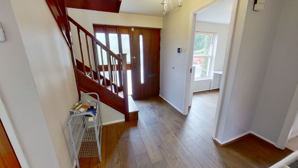 Property photo 3 of 28