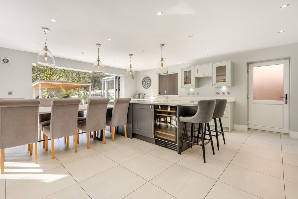 Property photo 3 of 42