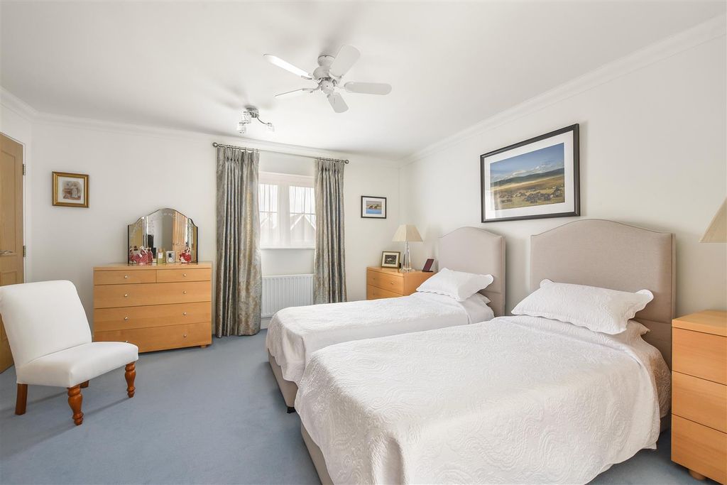 Additional image 11 of 3 bed property for saleHook Court, Bramshott Place, Liphook GU30