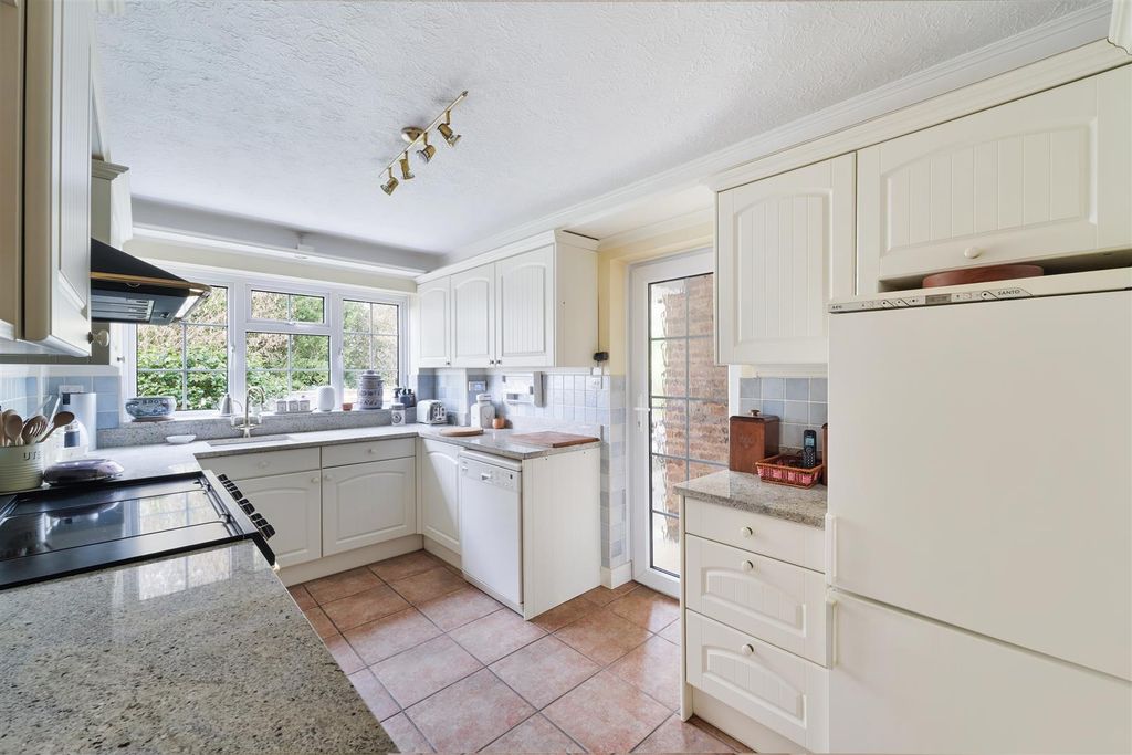 Property photo 2 of 20 Millstead Close, 11 (11).Jpg