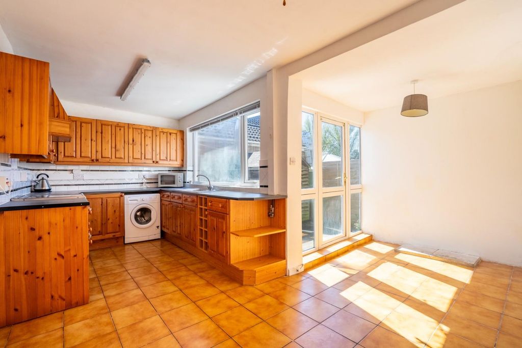 Property photo 3 of 14 Kitchen / Dining Room