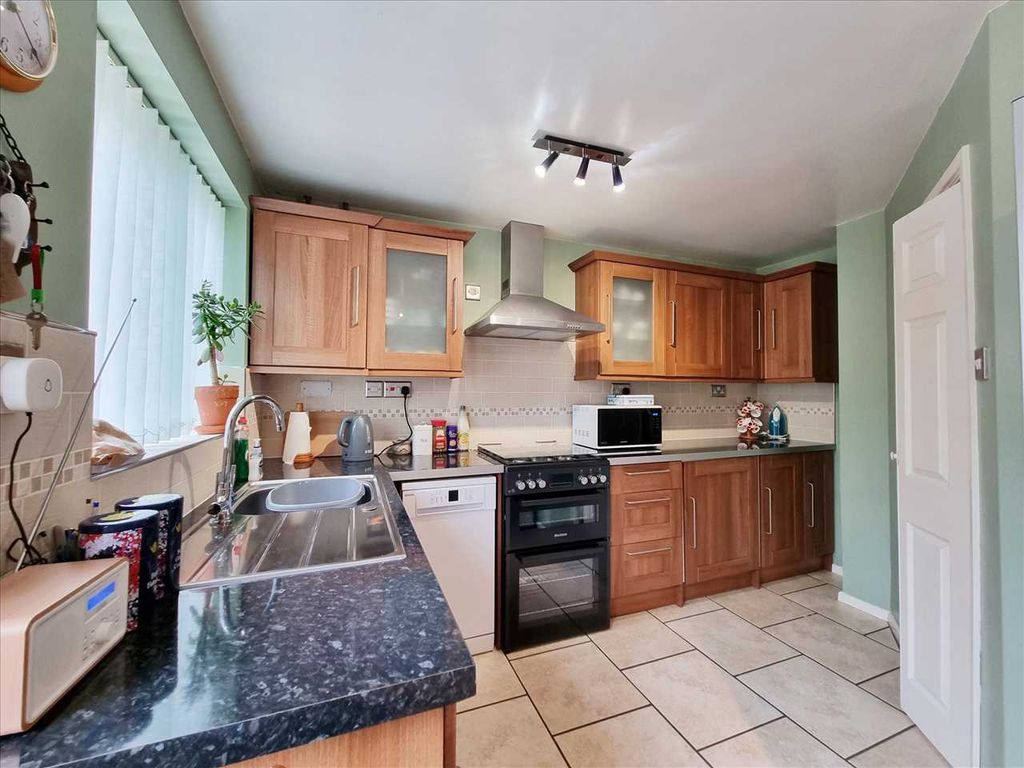 Property photo 3 of 10 Kitchen Diner: