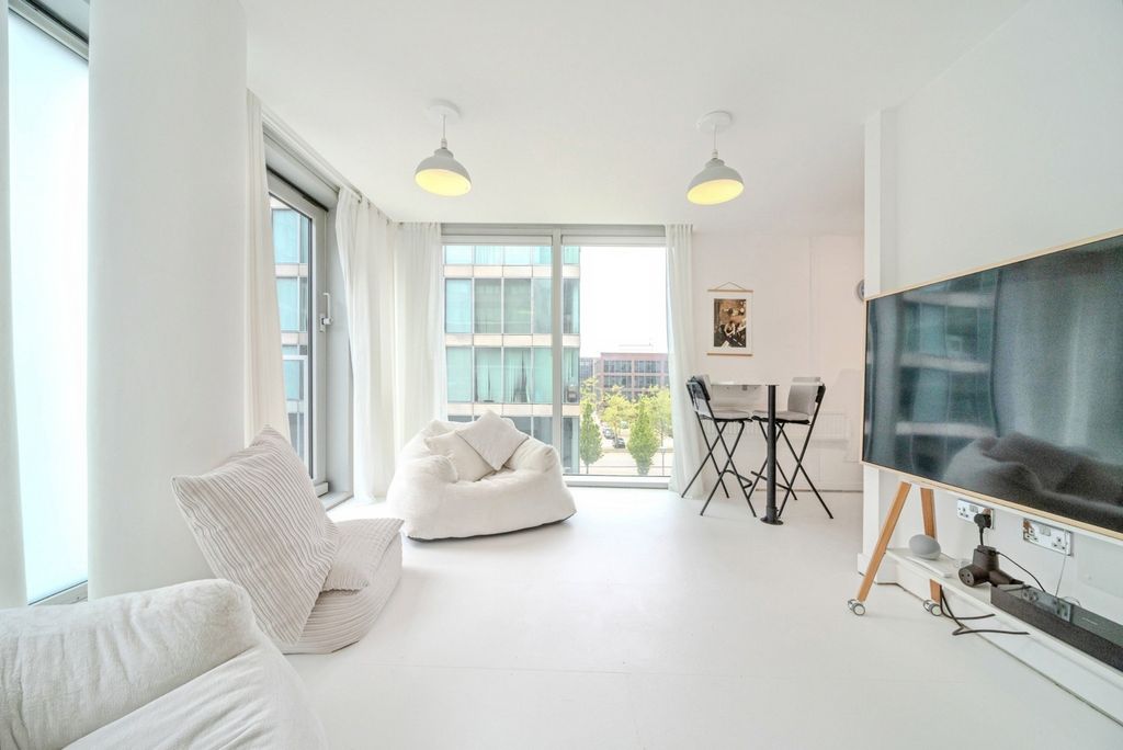 Property photo 3 of 17 Pbox-Img.Jpg