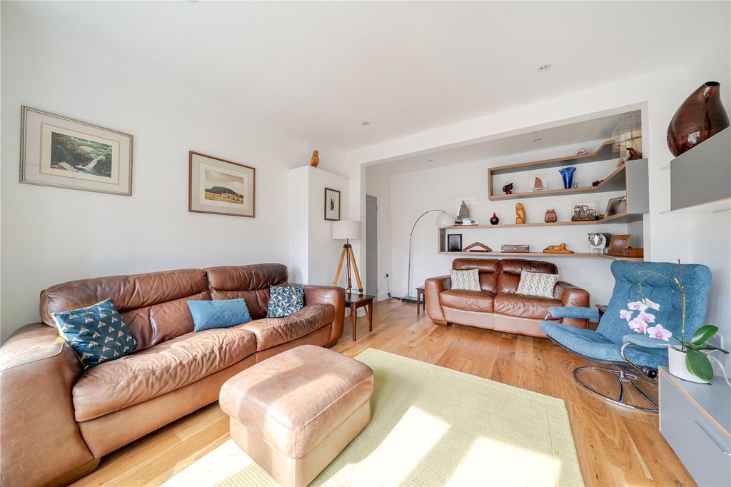 Property photo 2 of 32 Picture No. 30