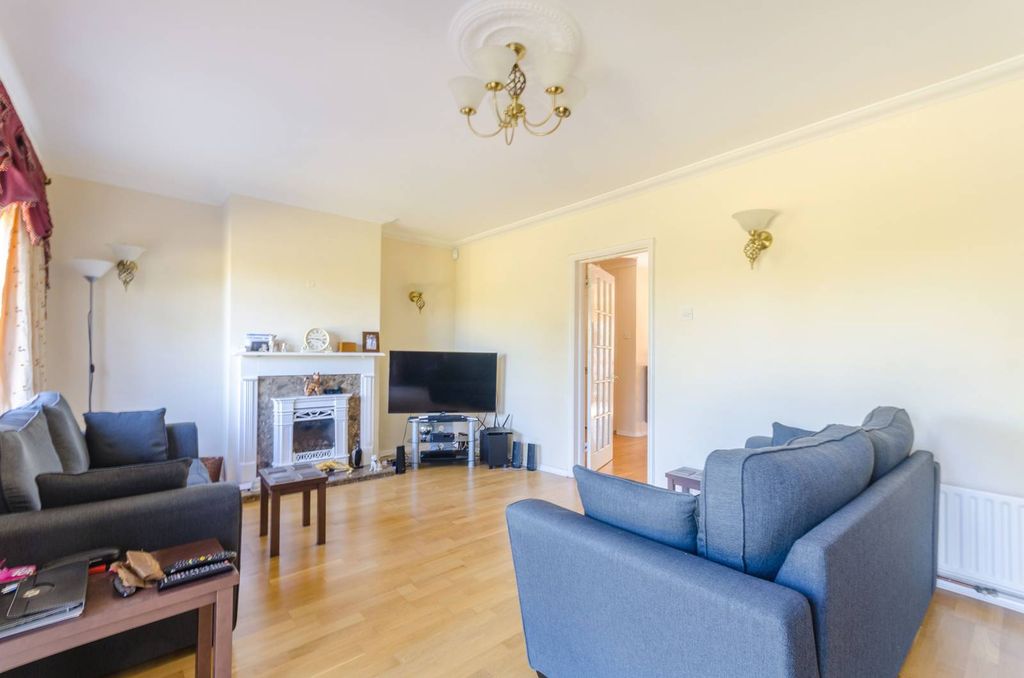 Property photo 2 of 18