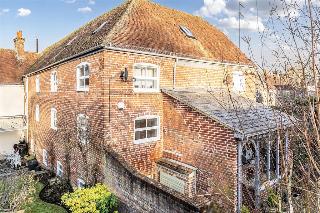 Property photo 1 of 19 Elevated