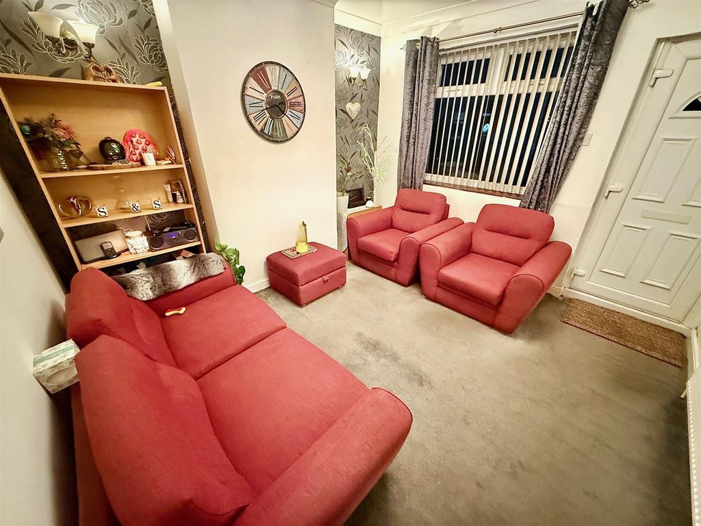 Property photo 2 of 9 Lounge