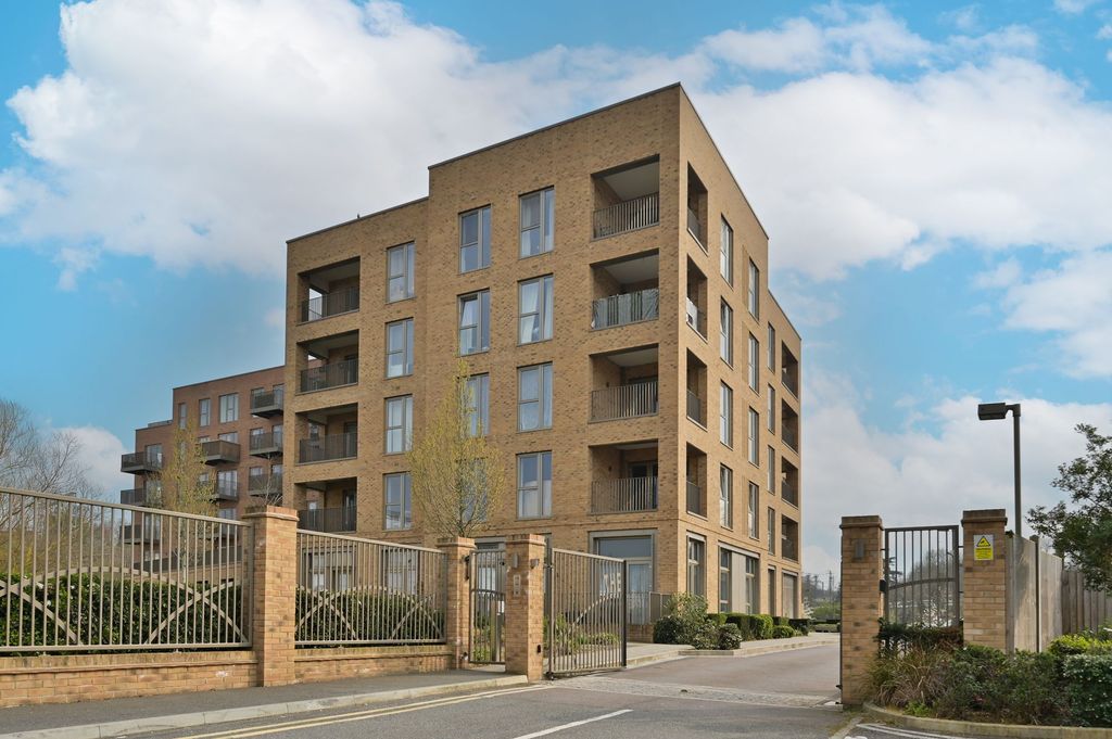 Property photo 1 of 12