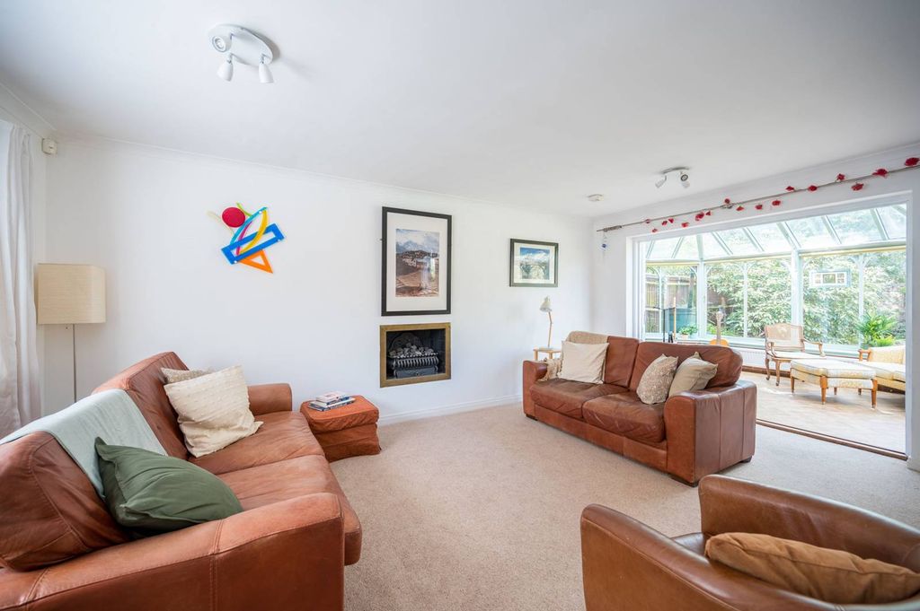 Property photo 3 of 36