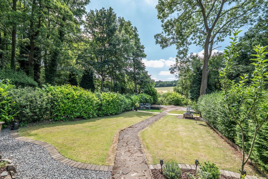 Property photo 1 of 28