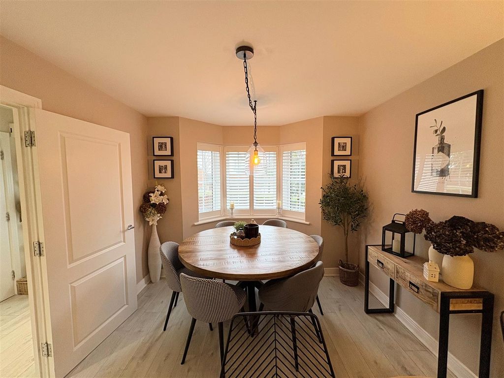 Property photo 3 of 16 Dining Room.Jpg