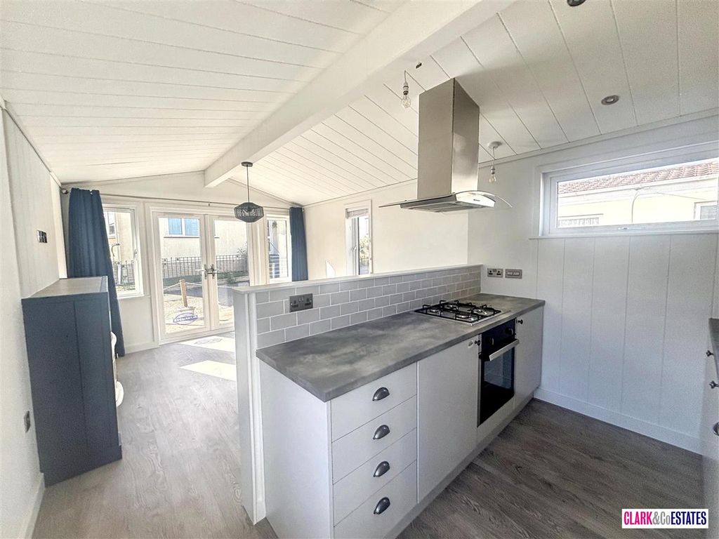 Property photo 2 of 8 Kitchen