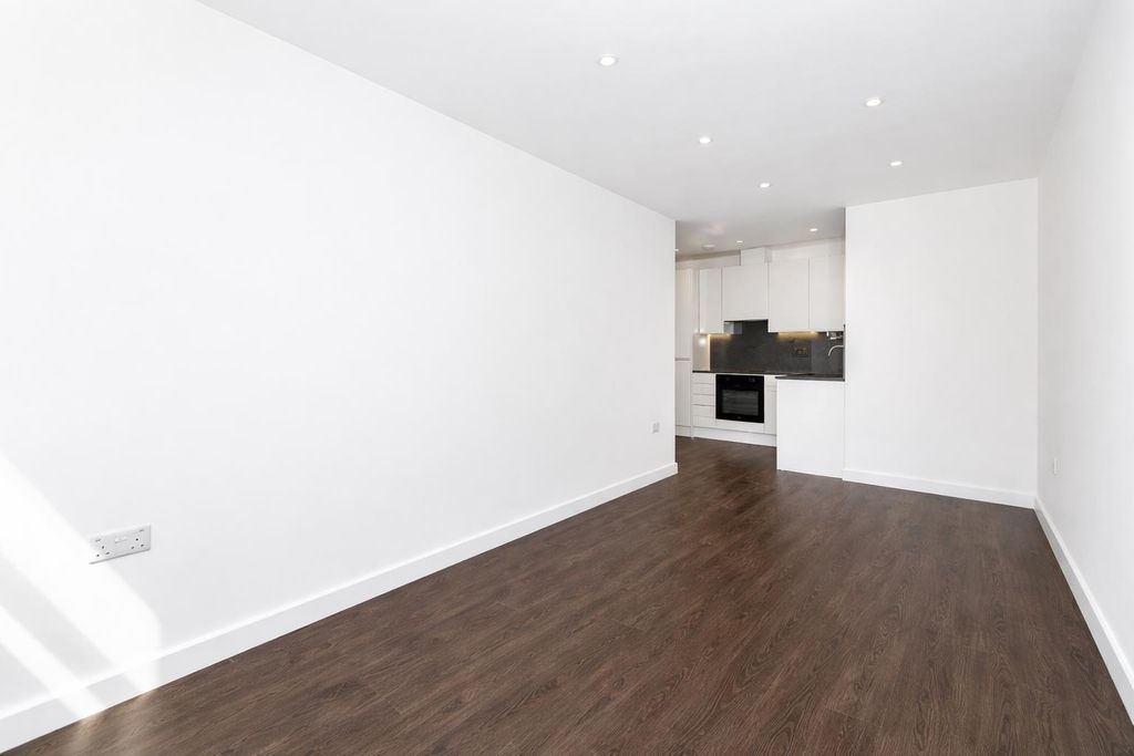 Property photo 3 of 6 Kitchen