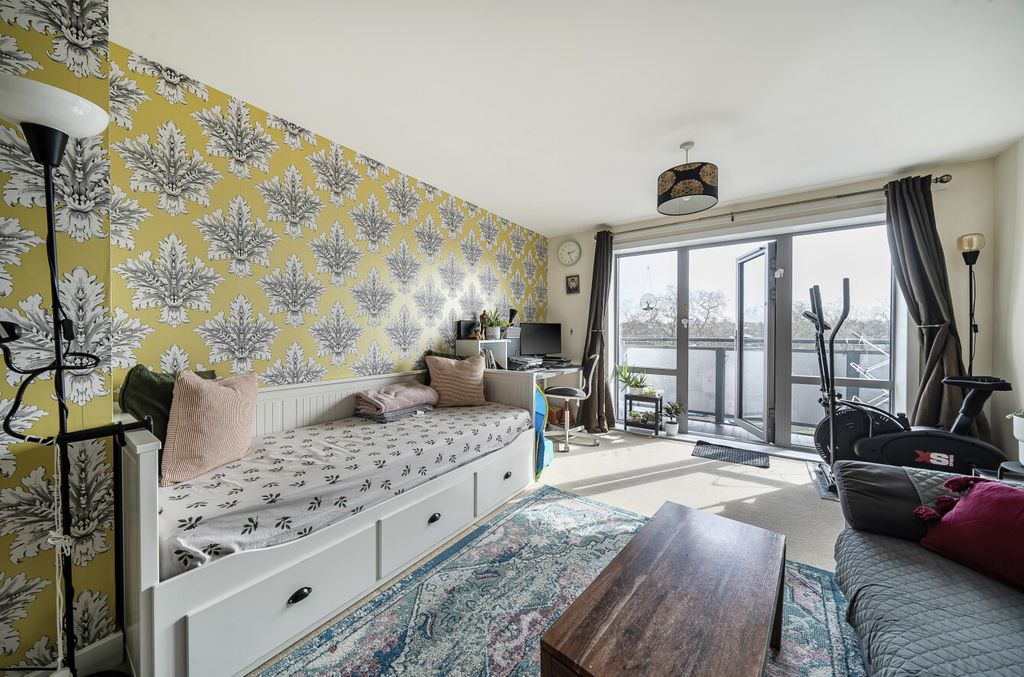 Property photo 2 of 11 1425873-7-69Bd646...