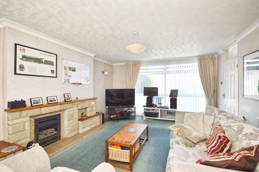 Property photo 3 of 14